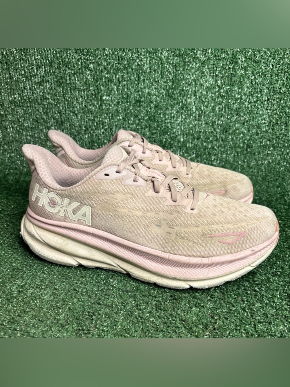 Hoka One One Clifton 9 Running Shoes Women Sz 10.5 B Pink Comfort Low Sneakers